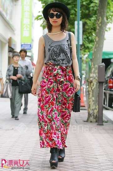  东京街头时尚达人美裙怎样搭配