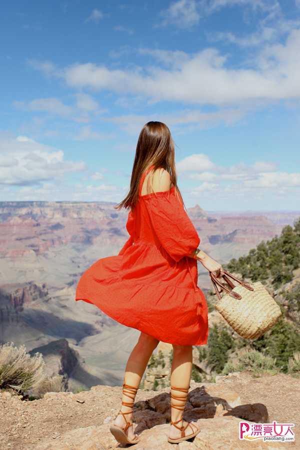  夏天穿什么颜色裙子好看 红色连衣裙让你今夏美过小仙女