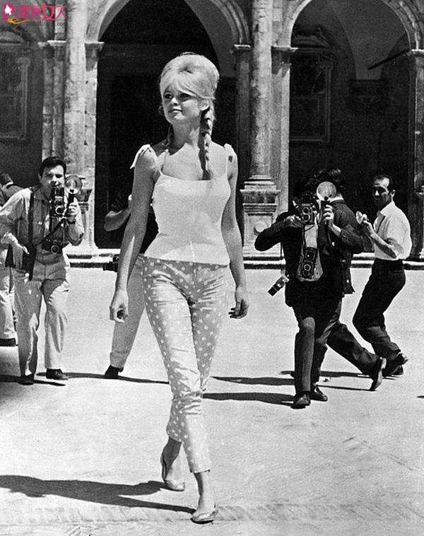 用卡布里裤演绎青春自我 50年代的经典时尚