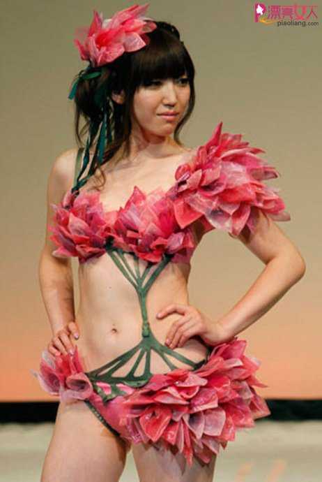  日本惊艳古怪的女大学生内衣