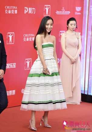  19届上海电影节开幕 女星红毯礼服大比拼