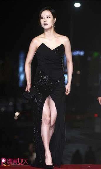  2012韩国青龙奖红毯 各路女星的奇装异服