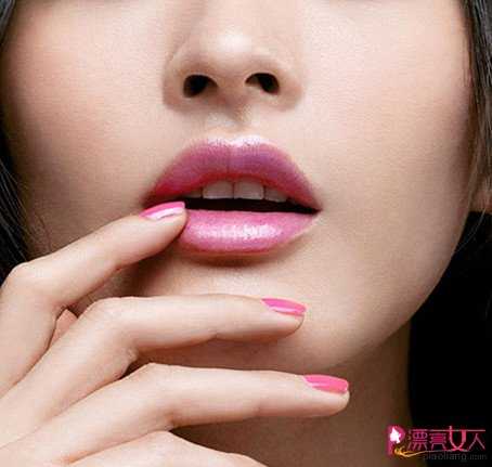 韩式半永久化妆唇形——3D水晶唇