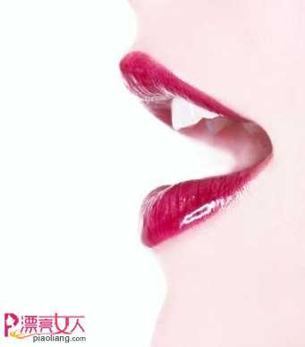  整形揭秘：完美唇部的4个标准是什么