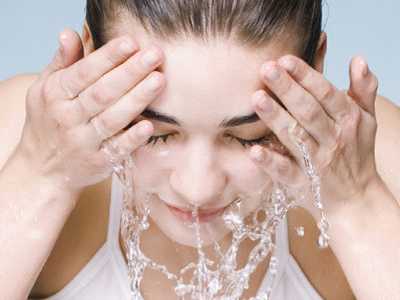 冬天洗脸的正确方法 冬天洗脸要注重的问题