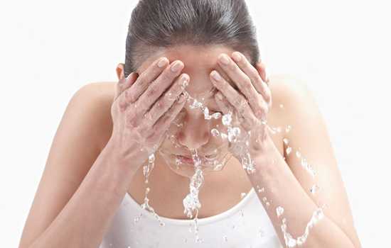  冬天洗脸的正确方法 冬天洗脸要注重的问题