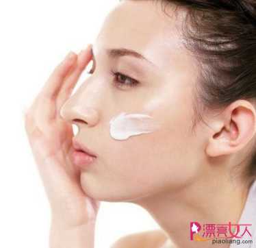  过敏性肌肤用什么洗脸 选择微酸性的洁面用品