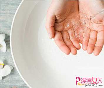  洗面奶洗脸的正确方法 五步洗出好肌肤！