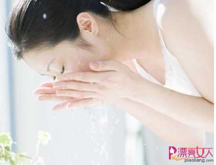  淘米水洗脸的正确方法 洗出嫩滑肌肤！