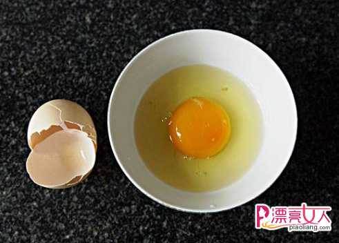  鸡蛋清美白面膜的自制方法与使用注意