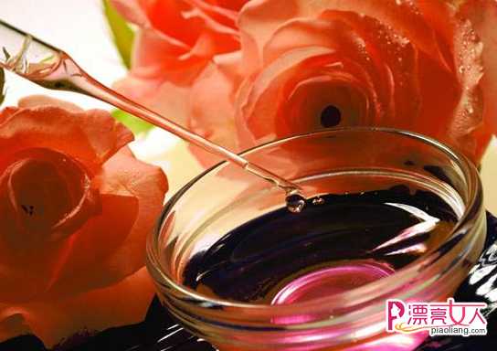 玫瑰精油的功效与作用 巧用精油得好肌肤