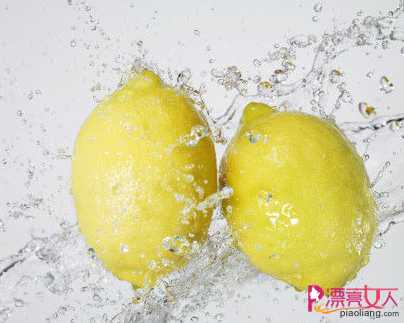  水果美白的方法 柠檬椰子帮你健康美白