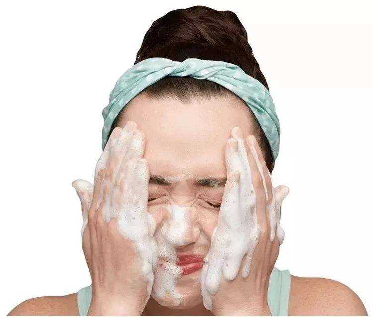  常见的洗脸误区 这4种方式堪比毁容！