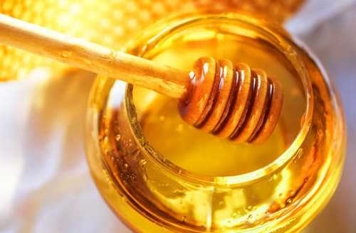  蜂蜜可以直接涂脸上吗 蜂蜜涂脸有什么好处