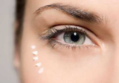  眼部精华和眼霜有什么区别？了解这些护肤效果更佳