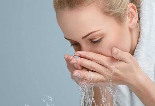  掌握正确洗脸方式 改善粗糙肤质