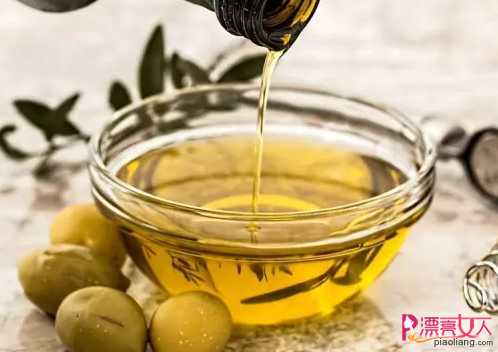  橄榄油适合哪些皮肤使用 油性皮肤可以用橄榄油吗？