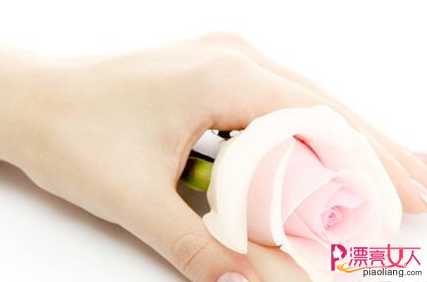  护手霜的正确用法 让你手部的肌肤和脸一样细嫩