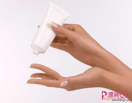  护手霜的正确用法 让你手部的肌肤和脸一样细嫩