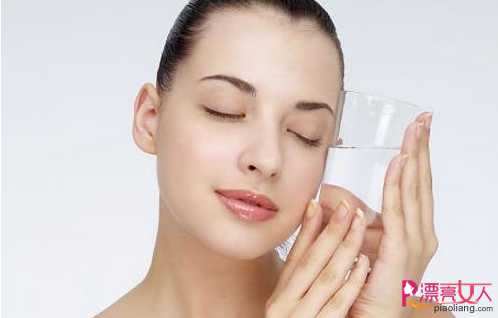  过期的爽肤水能用吗 过期的爽肤水重新再利用