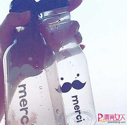  正确的喝水方法你懂吗？看韩国女星这么喝水