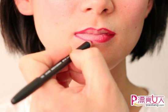 详细步骤教你怎么画唇妆 两种唇线笔画法技巧分享