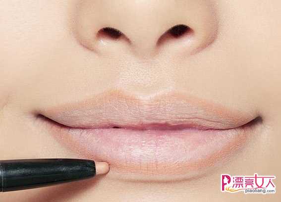  唇膏和唇线使用方法 4招防止唇妆掉色