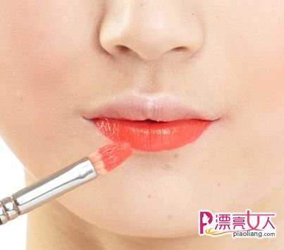  唇膏和唇线使用方法 4招防止唇妆掉色