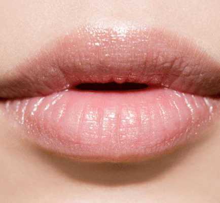  唇妆教程：唇部遮瑕+上色打造完美唇形