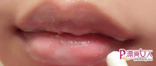  秋季如何做唇部护理保养 简单6步拥有樱桃般嘴唇