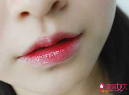  韩式唇妆的画法 增添你的清爽感