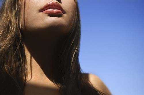 颈部皱纹多是什么原因 4个方法消除颈纹