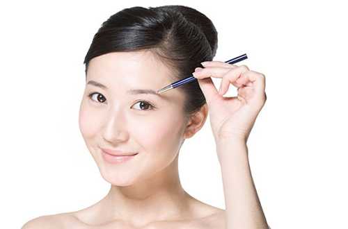  新手学化妆：怎样挑选适合自己的眉笔?