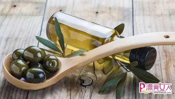  如何自制卸妆油？ 芦荟汁+橄榄油就足够