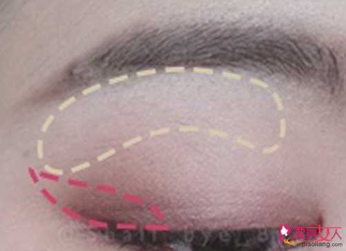  日常粉色眼妆教程 用粉色眼影画出少女眼妆