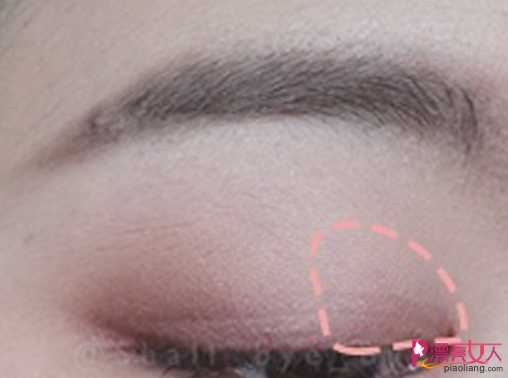  日常粉色眼妆教程 用粉色眼影画出少女眼妆