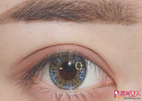  蓝紫色眼影的画法 能让你眼睛变深邃的眼妆教程