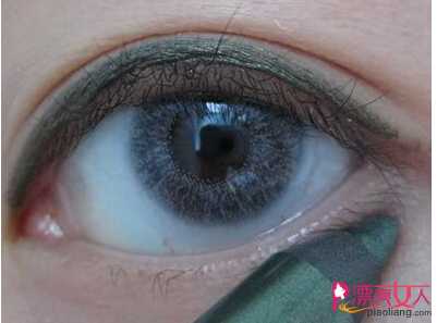  眼线笔如何画眼线 双眼皮眼线的正确画法