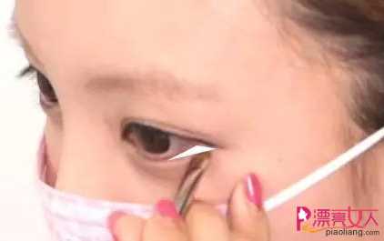  收视女王十元妹纸的仿妆妆容 眼妆教程