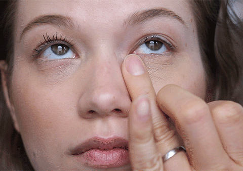  如何化妆去眼袋 入门级眼部化妆教程推荐