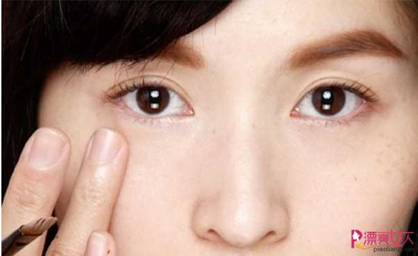  解决眼妆问题 分享17个眼妆化妆技巧