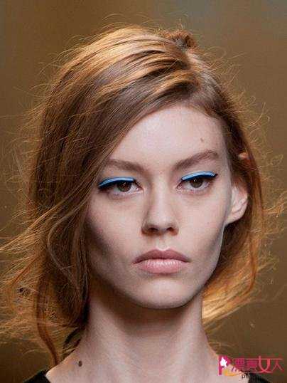  2015春夏时装周 Fendi双眼皮贴外露是时尚