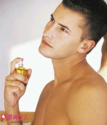 如何喷用香水 塑造完美型男