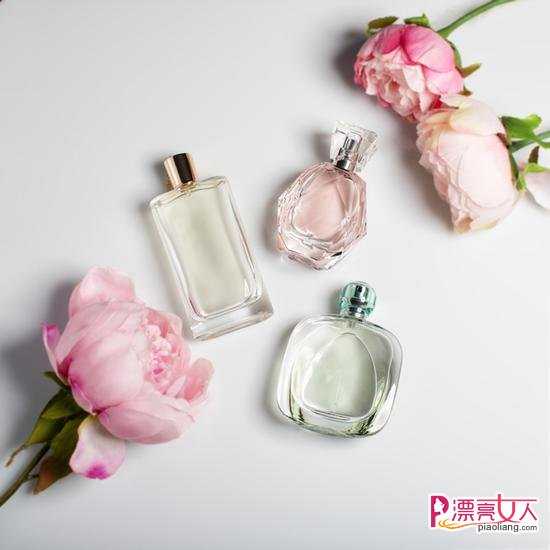  选择香水要考虑什么 香水喷在什么位置留香更久？