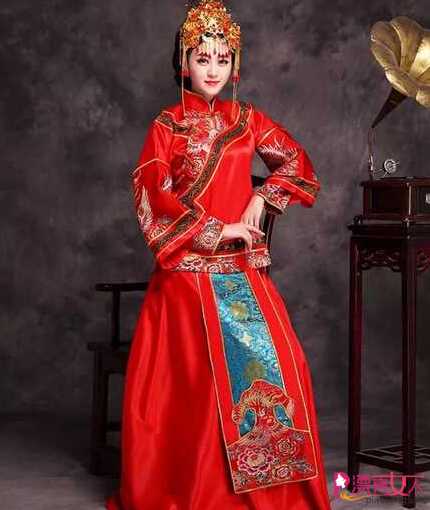  古装搭配上中式新娘盘发 最美的还是中式新娘