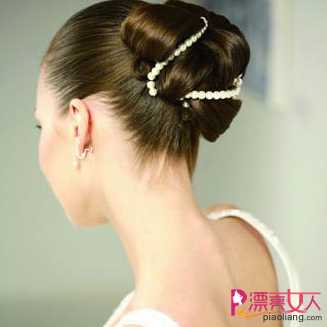  罗曼蒂克法式新娘盘发 新娘子最喜爱的盘发发型
