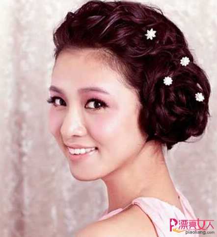  韩式新娘盘发发型教程图解 优雅造型自己弄