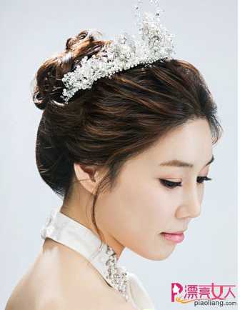  新娘韩式盘发发型 塑造浪漫唯美气质