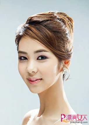  新娘韩式盘发发型 塑造浪漫唯美气质