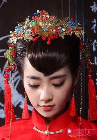  中式新娘发型盘发 复古喜庆美美的